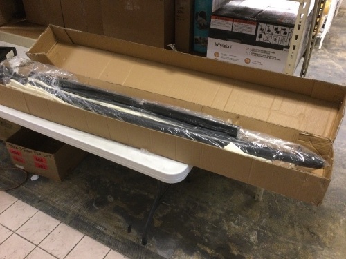 Offset Cantilever Umbrella. E-Commerce Return - Lot 240