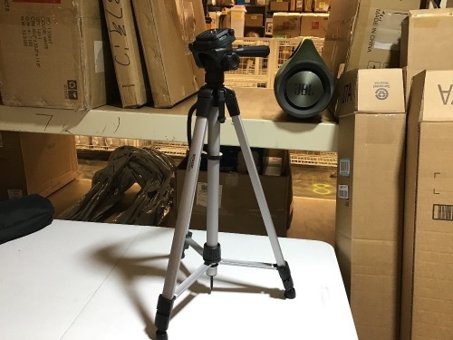 Amazon Basics Aluminum Tripod - Lot 415