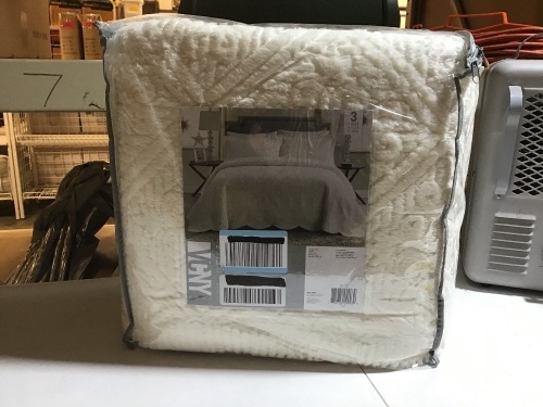 VCNY Westland Quilt Set, King. Appears New - Lot 518