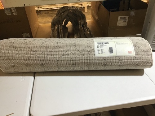 2'8" x 8' Runner Rug. Appears New - Lot 521