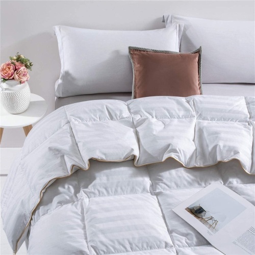 Puredown White Goose Down Comforter. 500 Thread Count. Twin/TwinXL. Appears New - Lot 537