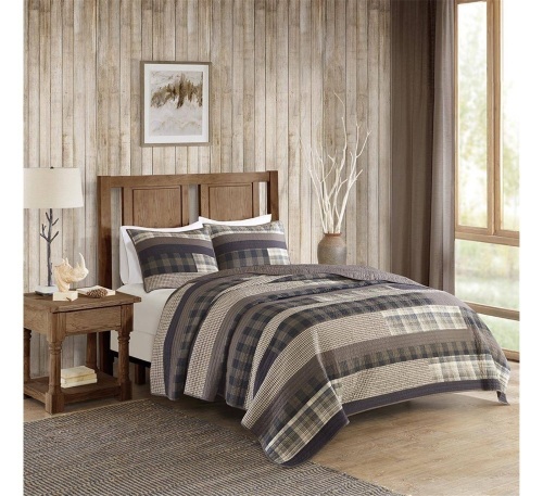 Woolrich Winter Plains Quilt Mini Set, King/Cal King. Appears New - Lot 543