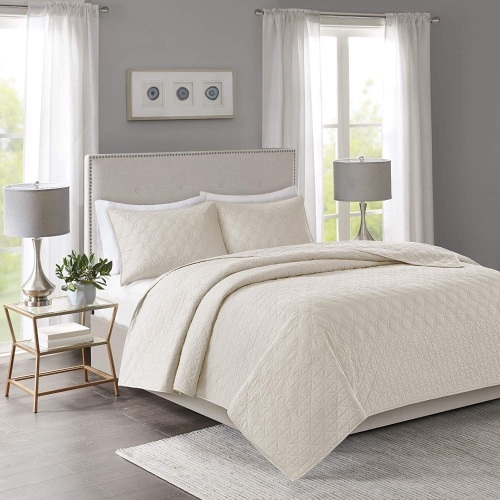 Madison Park Linnette 3 Piece King/Cal King Coverlet Set. Appears New - Lot 741