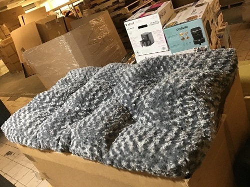 30" x 48" Dog Bed. Appears New - Lot 831