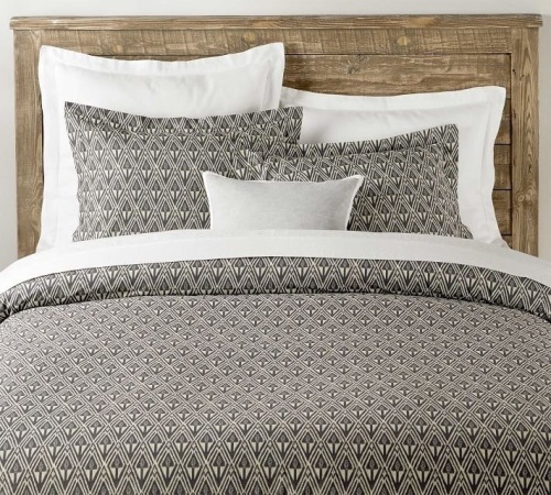Pottery Barn Mitzi Print Percale Duvet Cover, Full/ Queen. New - Lot 927