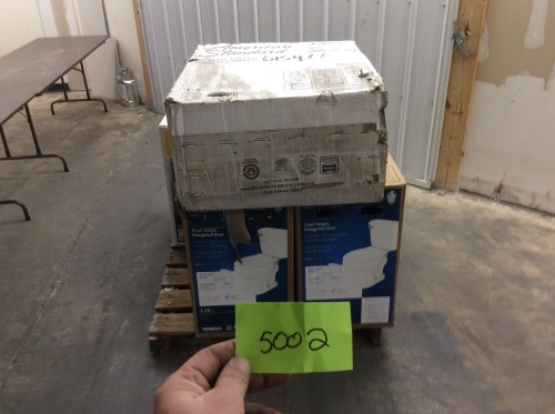 Pallet of Toilets. Condition Unknown. See Pictures - Lot 5002