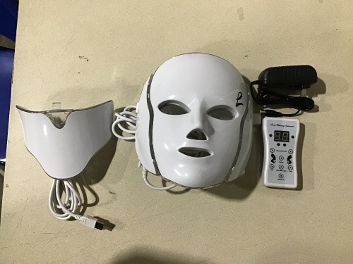 LED Face Mask Light Therapy - Lot 184