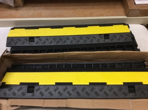 Heavy Duty Rubber Cord Protector Ramps - E-comm Returns - Lot 1083