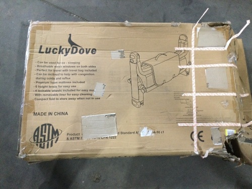 LuckyDove Bedside Bassinet - Lot 932