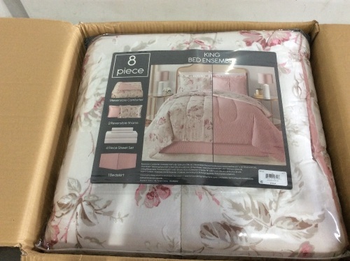 8 Piece Reversible Bedding Set, King - Lot 587