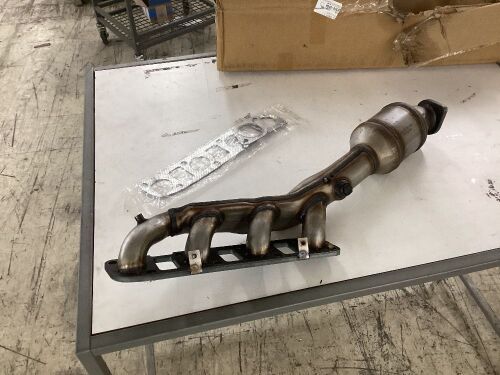 Exhaust Manifold Catalytic Converter Assembly - Lot 335