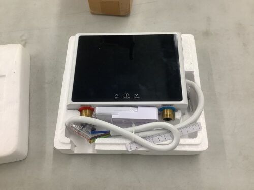Mini Electric Water Heater  - Lot 186