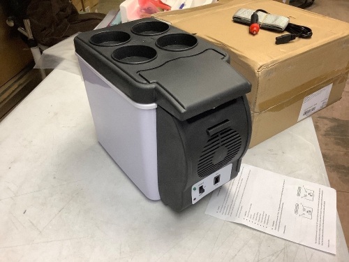 12 volt car cooler, with cup holders - Lot 223