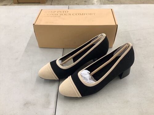 Vivaiai Round Toe Chunky Heels, Size 36.5 - Lot 363