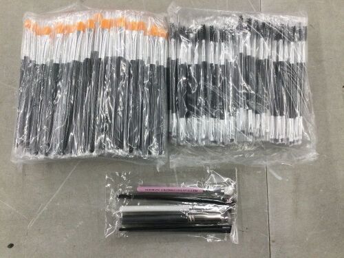 Lot of Makeup Brushes  - Lot 479