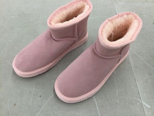 Pink Fur Lined Boots, Size 40  - Lot 586