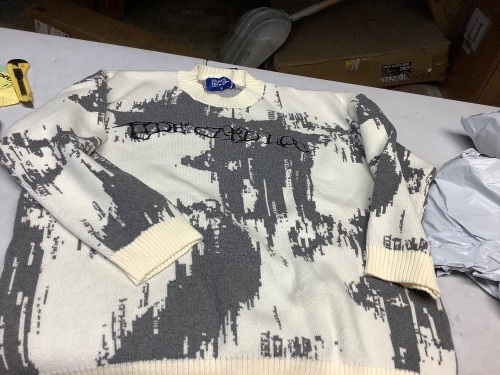 Aelfric Eden sweater size large - Lot 415