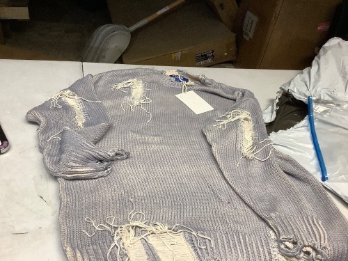 Aelfric Eden blue pullover sweater size large - Lot 418