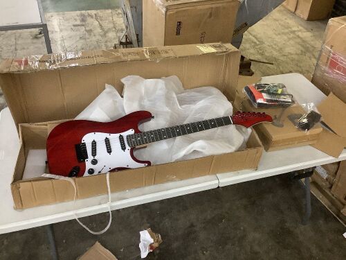 Beginner Electric Guitar Kit w/ Case, 10W Amp, Tremolo Bar - 39in - Lot 684