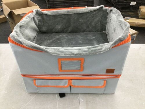 LOOBANI Dog Booster Seat  - Lot 601