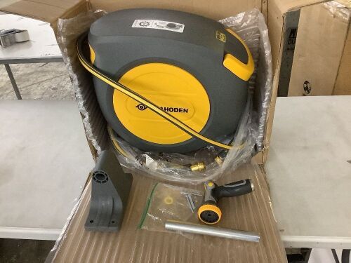 Glahoden Retractable Garden Hose Reel 5/8" x 100'  - Lot 459