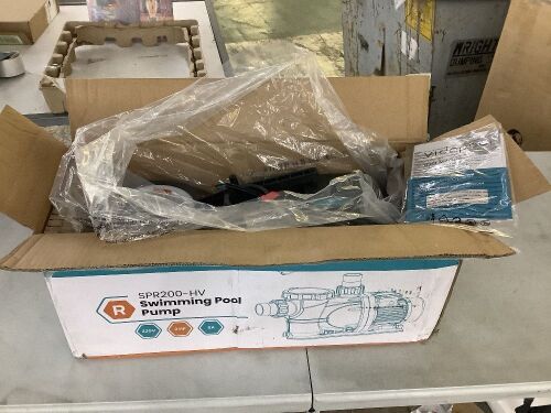 Vidapool 2 HP Pool Pump, 8120GPH, 220V, 2 Adapters - Lot 501