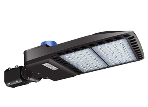 LEDMO LED Parking Lot Light 200W, Appears new, Sold as is - Lot 100