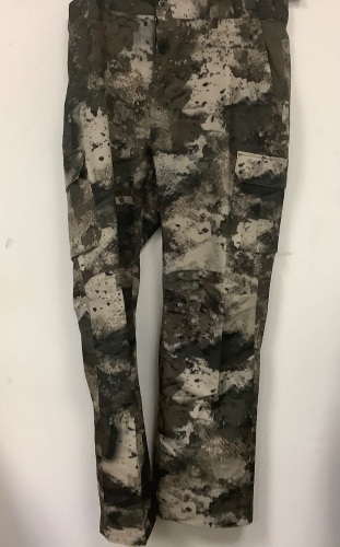 Mens Camo Pants, XL, Appear New, Sold as is - Lot 356