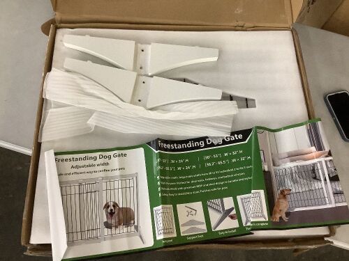 Freestanding Adjustable Pet Gate  - Lot 636