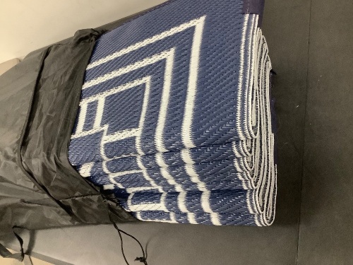 Geometric Outdoor Rug - Lot 9082