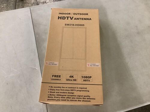 Indoor/Outdoor HDTV Antenna - Lot 152