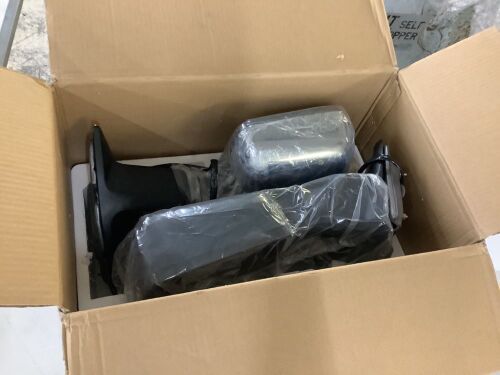 Pair of Chrome Towing Mirrors for Ford 2008-2016 F-250 F-350 Super Duty - Lot 253