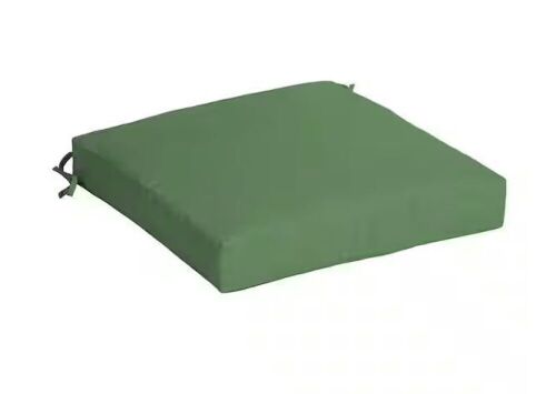 Arden Selections 19 in x 19 in Moss Green Leala Square Outdoor Seat Cushion  - Lot 526