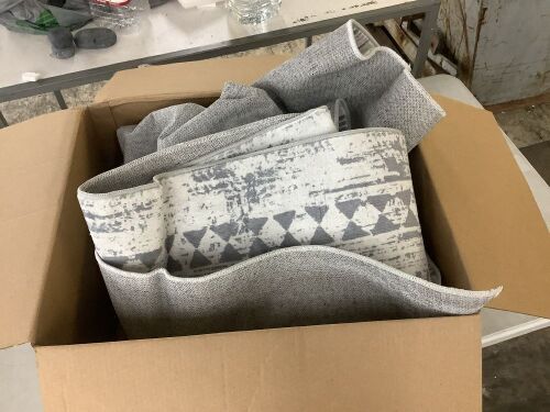 Area Rug 6' x 9'  - Lot 354