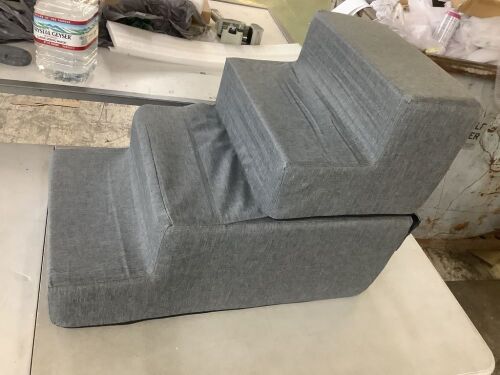 Foldable Pet Stairs  - Lot 122