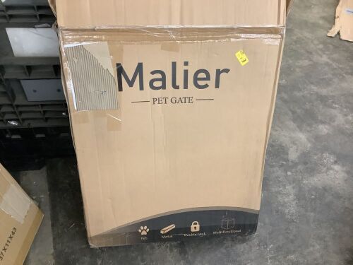 Malier Freestanding Pet Gate  - Lot 127