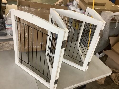 Folding Pet Gate - Damaged - Lot 590