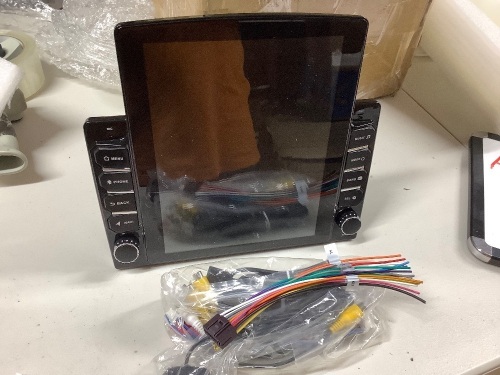 Auto stereo 9.7" screen, wifi, navigation - Lot 86