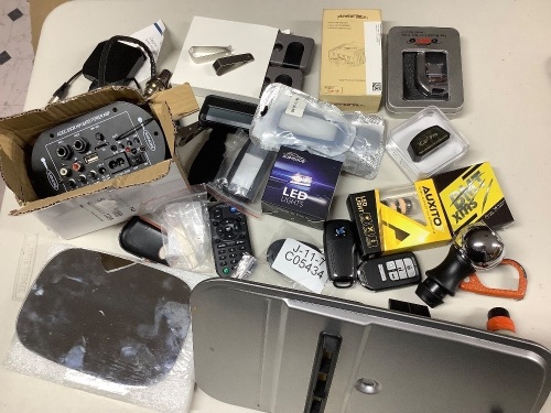 Box of misc. auto parts - Lot 155