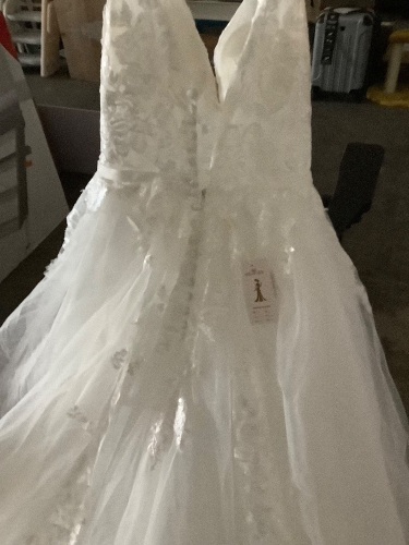 White Wedding Dress Size Small - Lot 9481