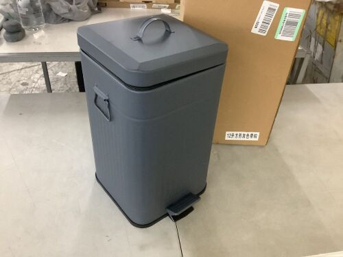12L Dog Poop Trash Can with Lid  - Lot 234