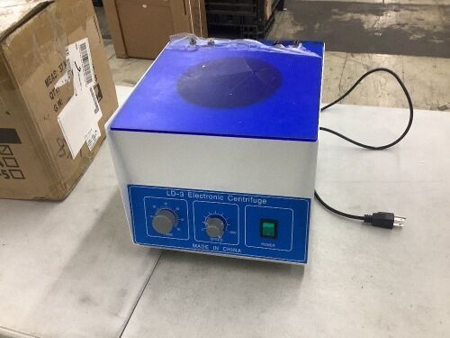 Electric Benchtop Centrifuge - Cracked Lid  - Lot 599