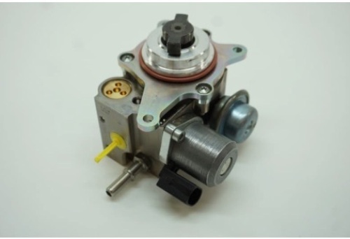 MINI Fuel Pump with O-Ring - High Pressure Pump on Engine - Lot 203