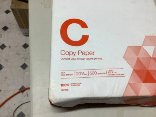 8 reams copy paper 4000 sheets total - Lot 281