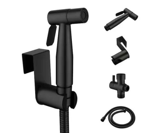 Nestfair Non-Electric Bidet Attachment in Matte Black  - Lot 235