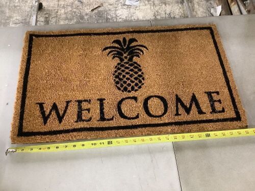 Pineapple Welcome Mat  - Lot 692