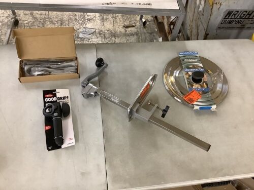 Lot of (4) Kitchen Items  - Lot 468