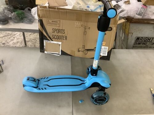 TONBUX Kids 3 Wheel Kick Scooter - Broken Tab on Handle Lock  - Lot 407