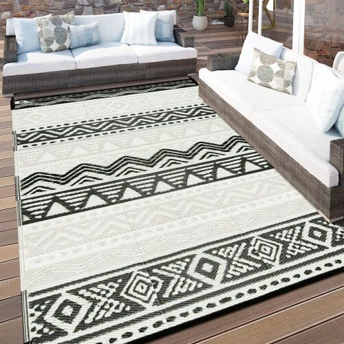 Uphome Reversible Outdoor Plastic Straw Rug, 8' x 10'  - Lot 465