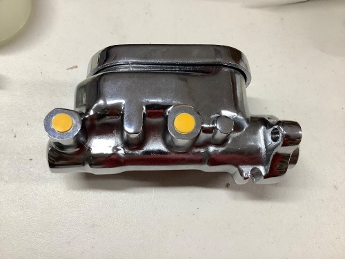Chrome master cylinder - Lot 68